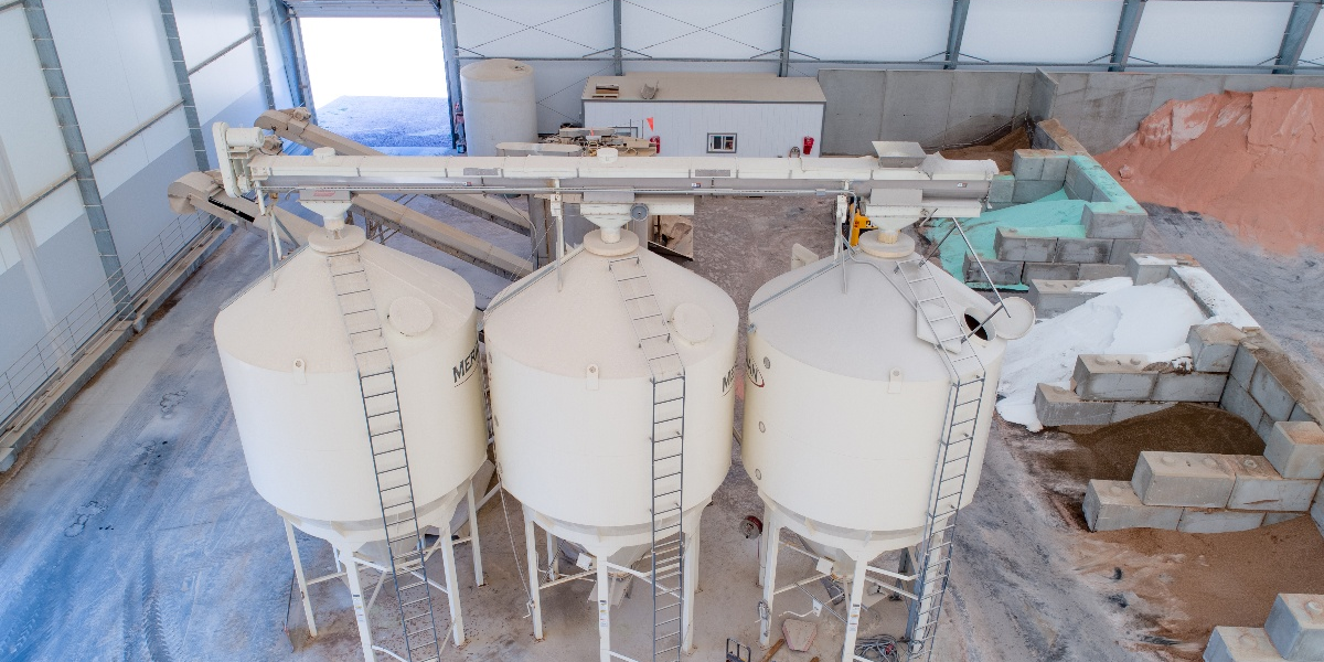 Fabric buildings for fertilizer storage blending